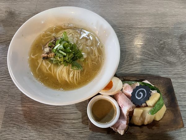 「サンマ煮干しラーメン800円+ちょい盛り120円」@ニボシラァメン コハクの写真