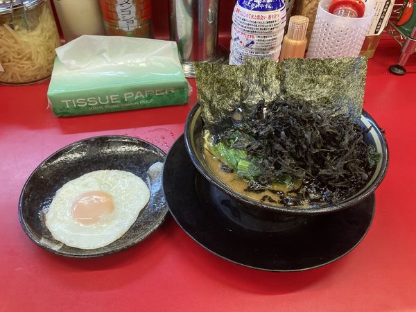 「ラーメン＋岩のり＋目玉焼き＋金麦✖️2」@柏 王道家の写真