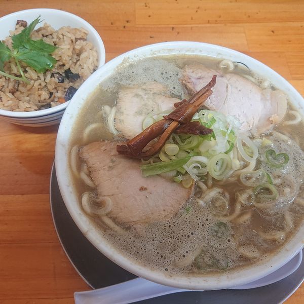 「こいくち(中)750円、二ボ飯150円」@中華そば ひらこ屋の写真