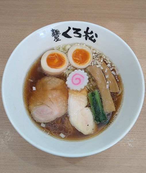 「醤油味玉 900円」@麺屋くろ松の写真