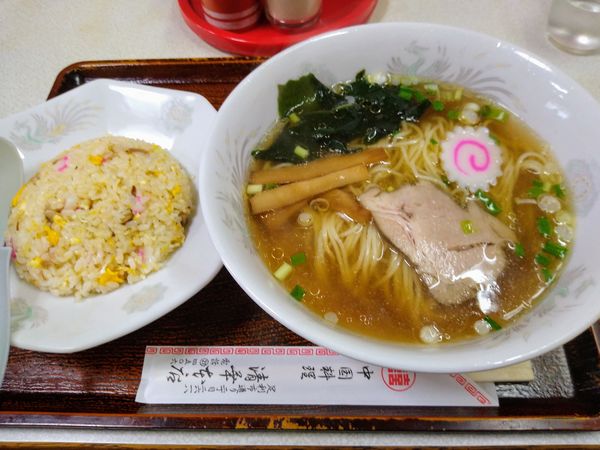 「ラーメンセット(ラーメン&半チャーハン) 700円」@清華 本店の写真