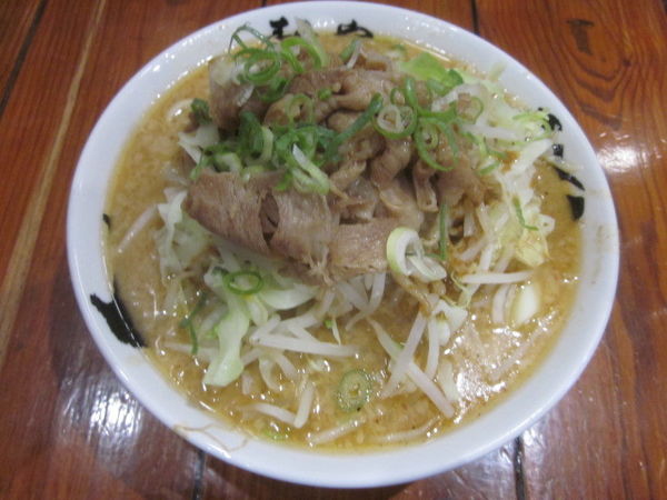 「肉盛りラーメン」@麺や 肉虎の写真