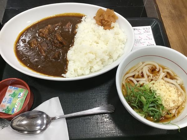 「プレミアムビーフカレー690円、小うどん200円(クーポン)」@なか卯 五香駅前店の写真