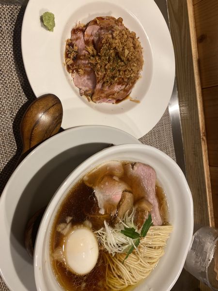 「醤油そば肉丼セット+味玉　1000+100」@成城青果の写真