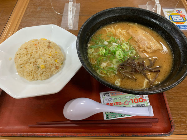 「豚骨醤油ラーメン炒飯セット1,000円」@近江らーめん 六角の写真