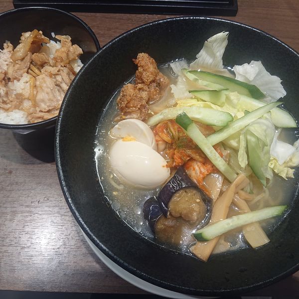 「サラダ冷やしスープ麺580円他」@松軒 中華食堂 千歳烏山店の写真