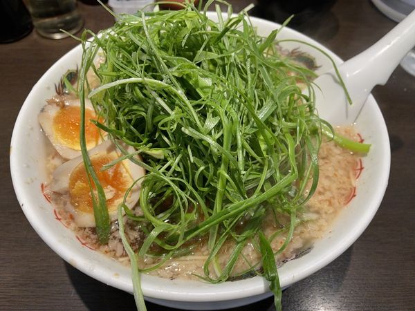 「葱ラー〆ン（大盛）・葱追加」@来来亭 熊谷店の写真