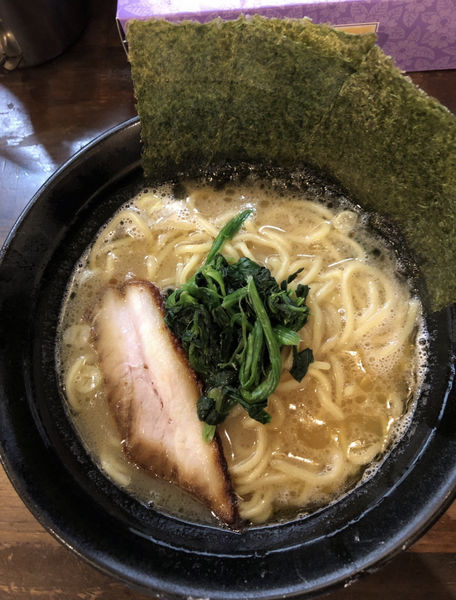 「しょうゆ豚骨ラーメン」@横浜家系 ぱるぷん亭の写真