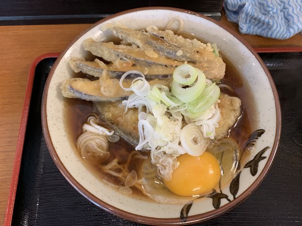 「月見そば 野菜天トッピング (520円)」@そばよし 神谷町店の写真