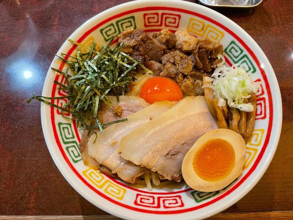 「牛すじ釜玉まぜそば　特製トッピング」@らぁめん しゅきの写真