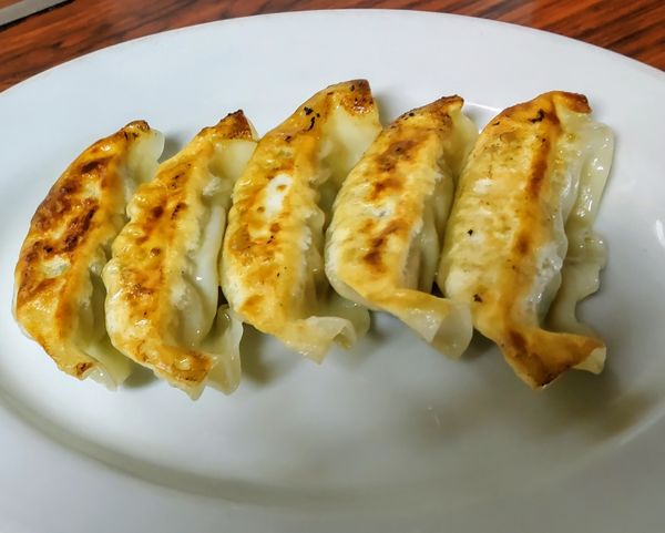 「餃子300円」@手打ちラーメン つるや食堂の写真