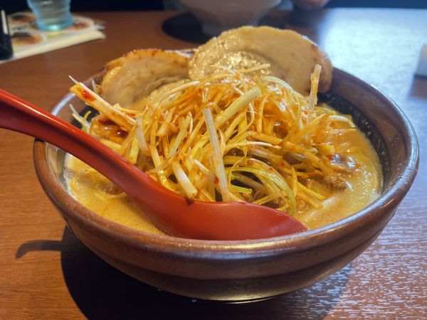 「北海道ネギ味噌らーめん チャ2枚トッピング」@麺場 田所商店 本郷台店の写真