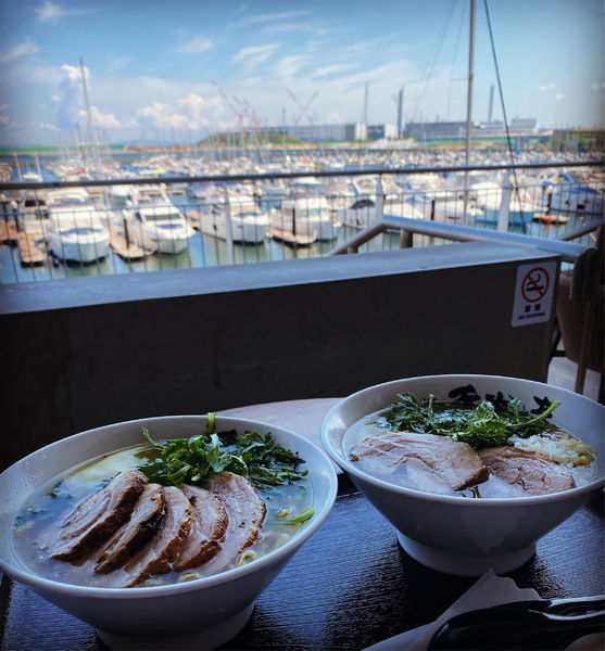 「本丸塩ラーメン+チャーシュー」@塩ら～麺 本丸亭 三井アウトレットパーク 横浜ベイサイド店の写真