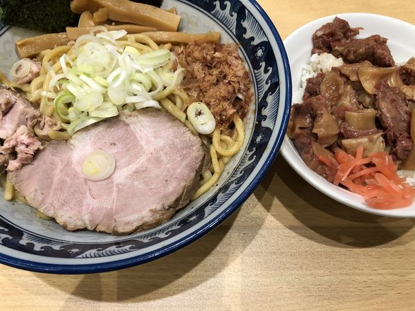 「油そば　牛すじ丼」@兎に角 柏高島屋ステーションモール店の写真