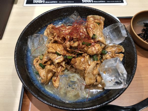 「道産豚のドカ肉冷やし拉麺　￥１０７８」@㐂久好 イオンモール東浦店の写真