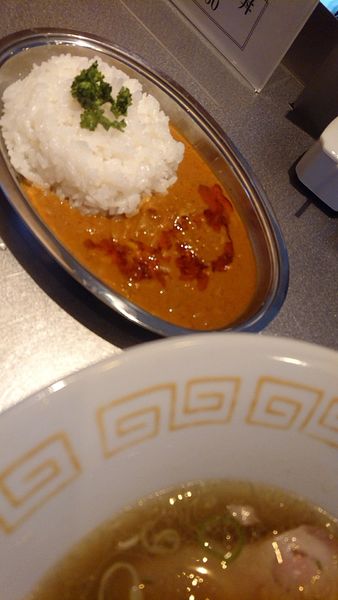 「味玉中華そば白だし＋スパイスカレー」@麺や くろえもんの写真