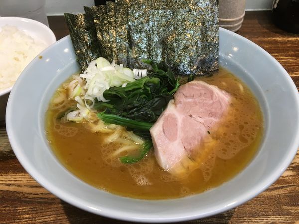 「海苔ラーメン+ライス」@横浜家系豚骨醤油極太麺 侍 本店の写真