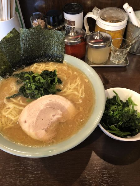 「らーめん(中)850円➕ほうれん草100円」@横浜家系らーめん いずみ家の写真