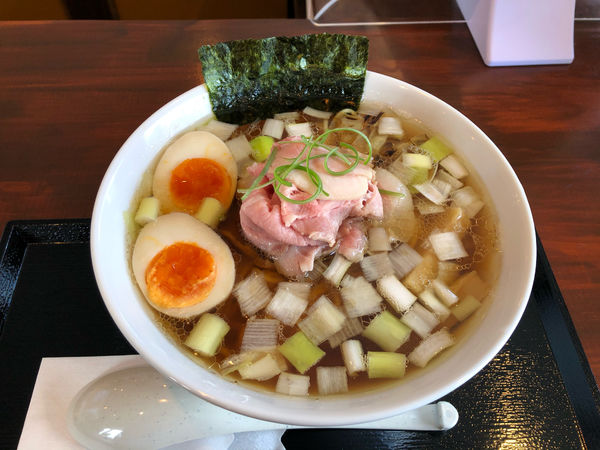 「淡麗中華そば + 大盛 + レアチャーシュー + 味玉」@麺処しんすけの写真