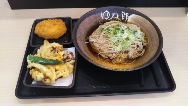 「ゲソと夏野菜のかきあげそば、コロッケ(クーポン)」@ゆで太郎 かすみがうら下稲吉店の写真