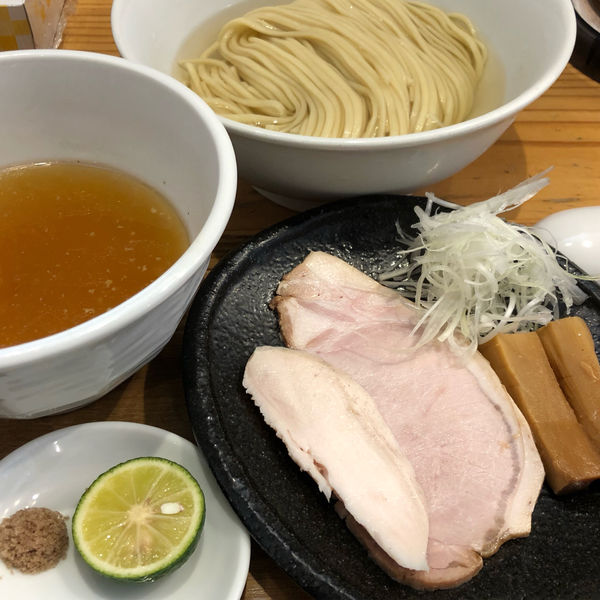 「塩つけ麺(牡蠣油)950円藻塩＆すだち50円」@麺屋鈴春の写真