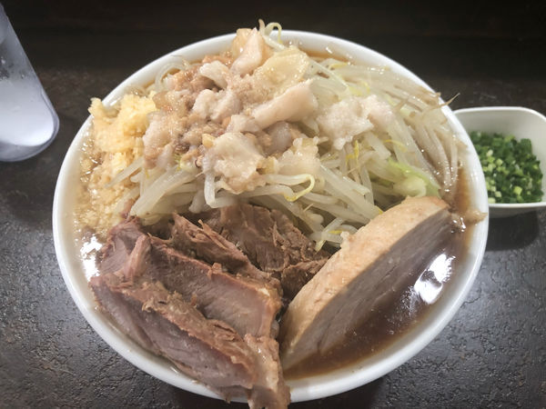 「らーめん　豚2枚(バラ/普通) 小ネギ」@ぶたけん。の写真