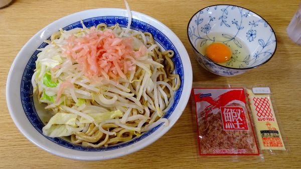 「ラーメン（750円）＋さまし中華＋生玉子＋鰹ぶし+マヨネーズ」@ラーメン二郎 栃木街道店の写真