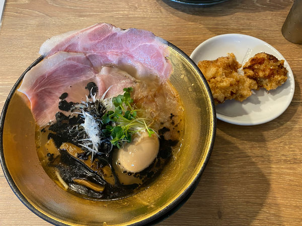 「黒」@名もなきラーメン 尼崎店の写真