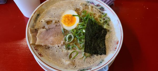 「ラーメン+追いチュル」@中洲屋台 長浜ラーメン 初代 健太の写真