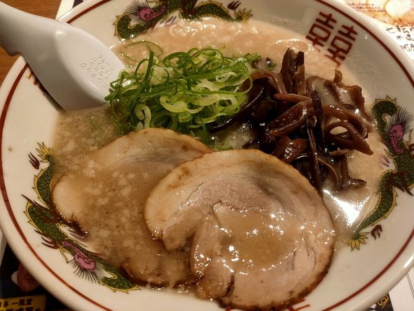 「ラーメン+替玉 790円+150円 硬め」@二代目 博多だるまの写真