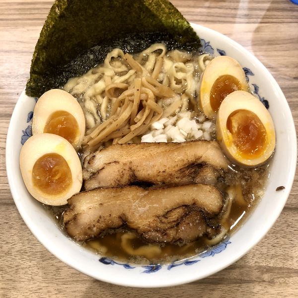 「【先行販売】特製新煮干しラーメン＋味玉」@くじら食堂 nonowa東小金井店の写真
