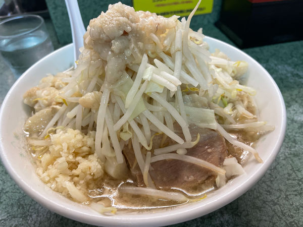 「小ラーメン麺少なめヤサイニンニク多めアブラカ」@ラーメン二郎 新宿小滝橋通り店の写真
