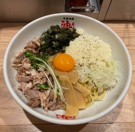 「油そば　特大（2玉）/贅沢トッピング」@元祖油堂 横浜西口本店の写真