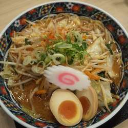 野菜たっぷり味噌タンメン913円(クーポン煮卵)