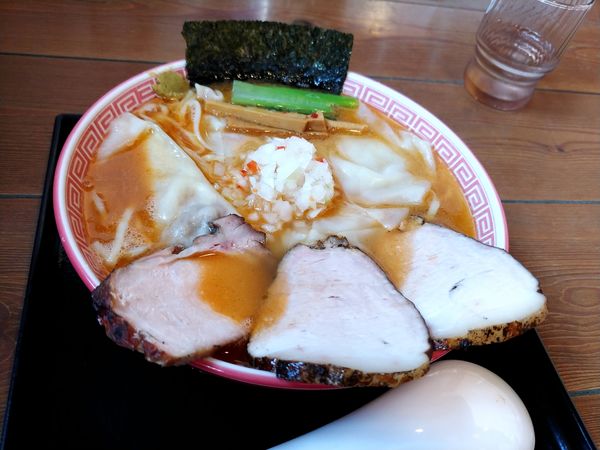 「しょっつるそば・ワンタン増し」@麺切り 白流の写真