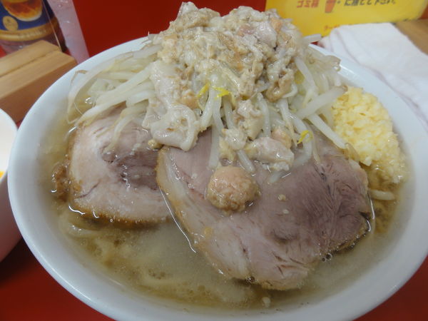 「小750円少な目YsNA生卵50円」@ラーメン二郎 神田神保町店の写真