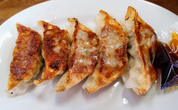 「餃子350円」@ラーメン長久の写真