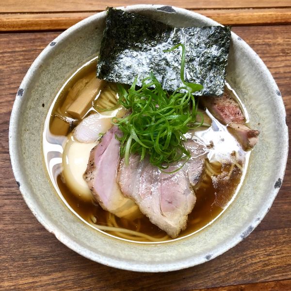 「醤油そば＋味玉」@YOKOKURA STOREHOUSEの写真