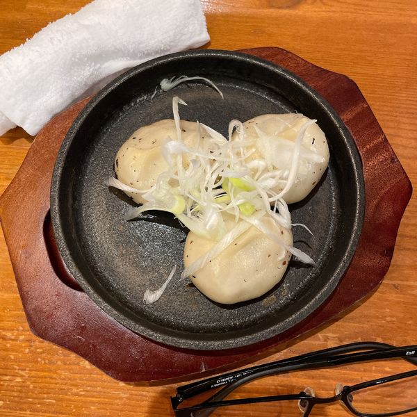 「焼しょうろん餃子（三個）」@熱々肉汁餃子 あじくらの写真