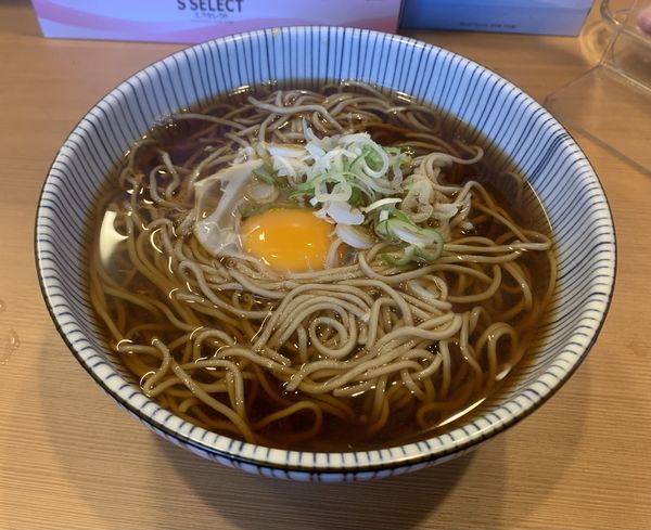 「月見そば 大盛り (400円)」@そば・うどん自家製麺 まる美の写真