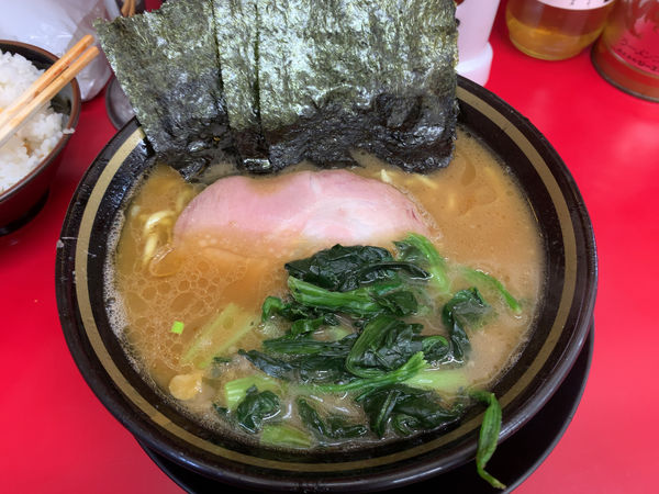 「豚骨醤油ラーメン」@家系ラーメン王道 いしい 市原五井店の写真