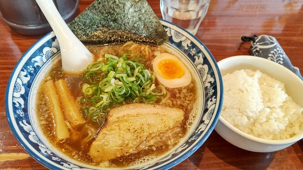 「いつき醤油らーめん+ライス」@麺屋いつきの写真