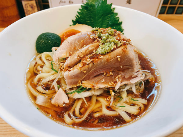 「三段重ね鰹冷やし麺」@ほっこり中華そば もつけの写真