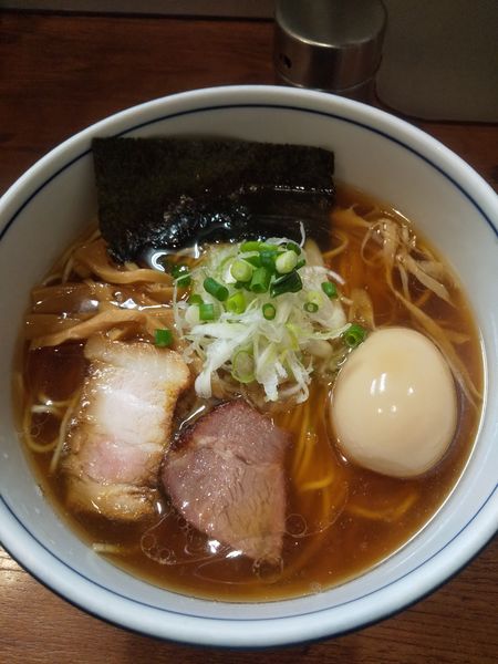 「醤油らーめん半熟味付玉子入り900円」@麺処 びぎ屋の写真