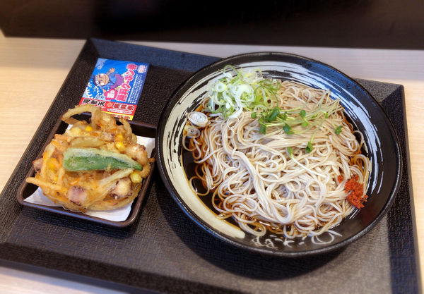 「ゲソと夏野菜のかきあげそば(冷・590円)＋そば大盛」@ゆで太郎 環七西瑞江店の写真