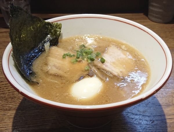 「【限定】名古屋コーチンの濃厚ラーメン(醤油)」@らー麺屋 バリバリジョニーの写真