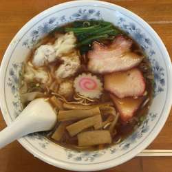 ワンタンメン 990円