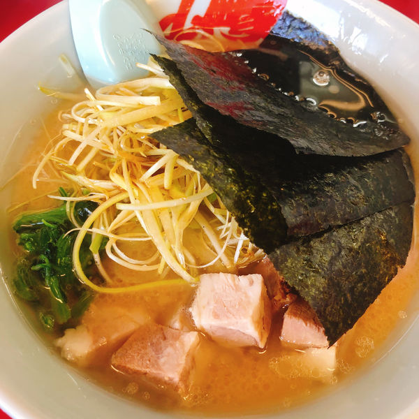 「醤油ネギラーメ 770円 コロチャー」@ラーメン山岡家 大泉店の写真