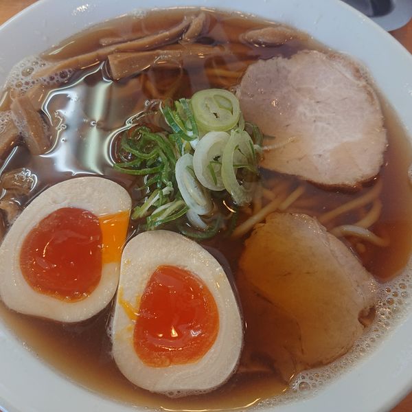 「中華そば(あっさり)中700円、煮玉子110円」@麺響 松韻の写真