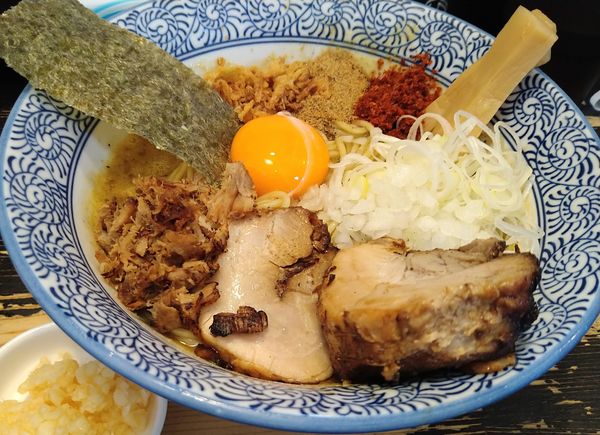 「冷やしカレーまぜそば（限定麺）￥930＋にんにく￥10」@狼煙 〜NOROSHI〜の写真